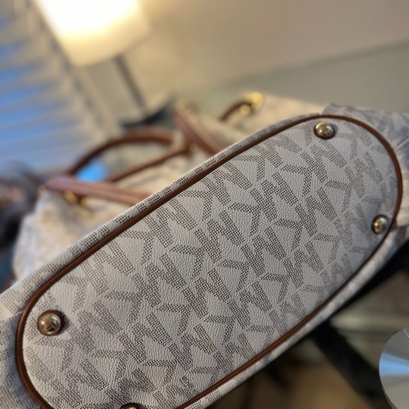 Michael Kors Tote Bag - Picture 10 of 10